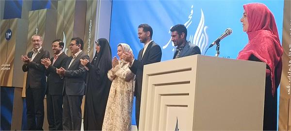 سیزدهمین جشنواره مد و لباس فجر امروز با معرفی برگزیدگان خود در بخش‌های مختلف به کار خود پایان داد