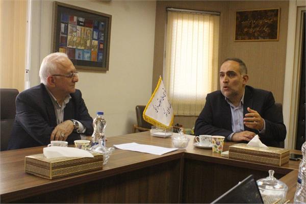 نشست سید مجید امامی دبیر شورای فرهنگ عمومی کشور با دکتر اسفندیاری مسئول اتحادیه صنف خرازی کشو