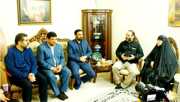 دیدار وزیر فرهنگ و ارشاد با خانواده شهید یلالی