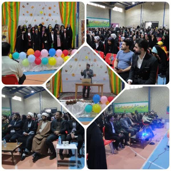 در راستای اجرای پویش خواهر برادری ؛ ویژه برنامه‌ کاروان هنری با عنوان "دخیل عشق" در شهرستان درمیان برگزار شد