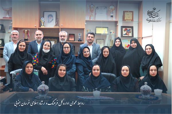 بازدید دبیر شورای فرهنگ عمومی از کارگاه‌های آموزشکده فنی و حرفه ای دختران بیرجند